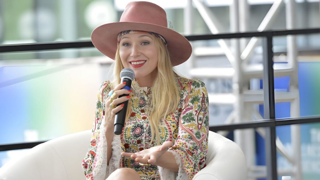 Jewel Kilcher Net Worth Bio and the Story of Her Career